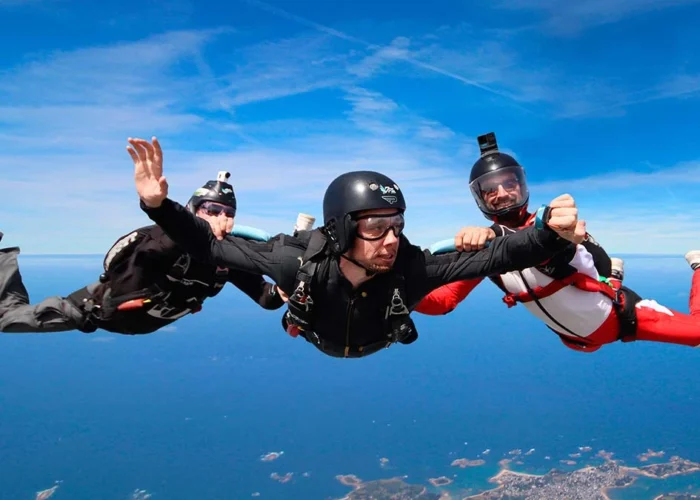 Élève en formation PAC lors d'un saut en parachute