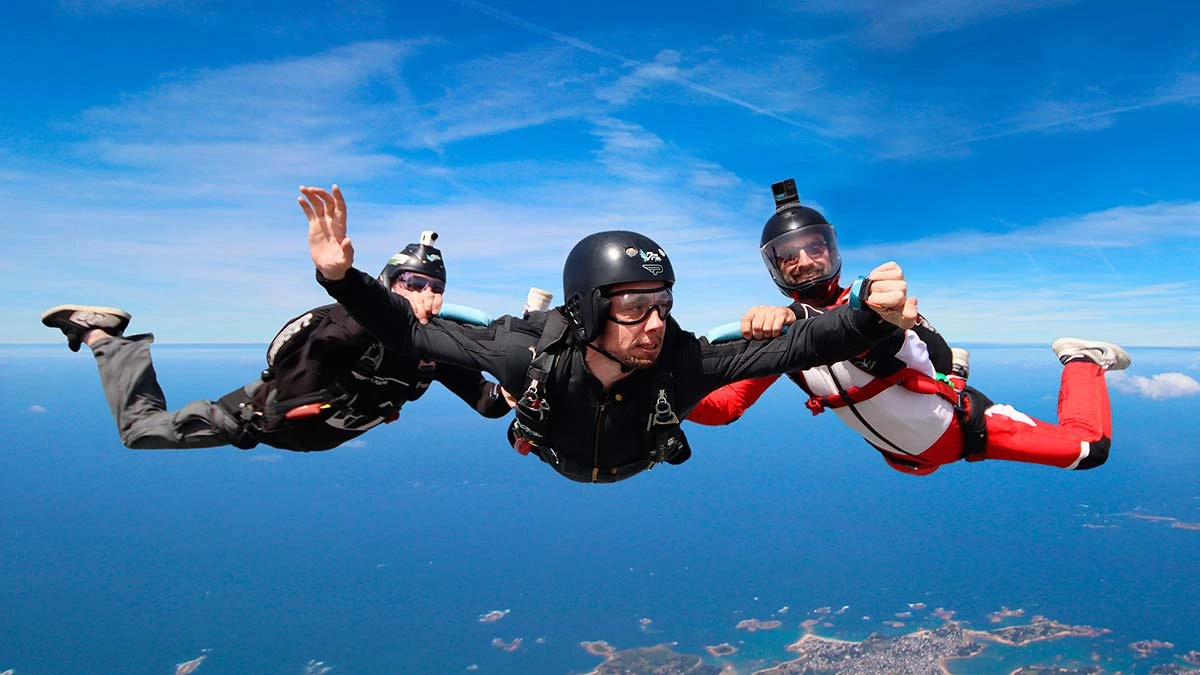 Élève en formation PAC lors d'un saut en parachute