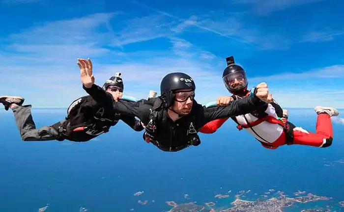 élève PAC accompagné de deux moniteurs